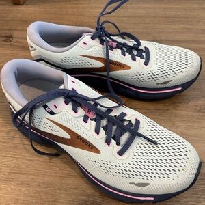 Brooks Women's Running Shoes - Light Blue and Pink